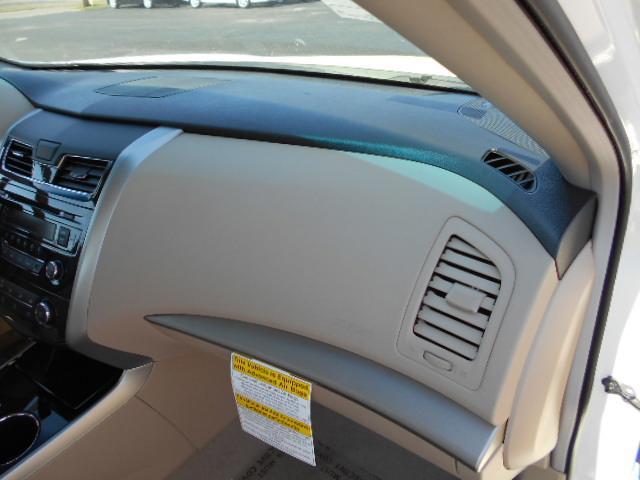 Nissan Altima 2013 photo 2