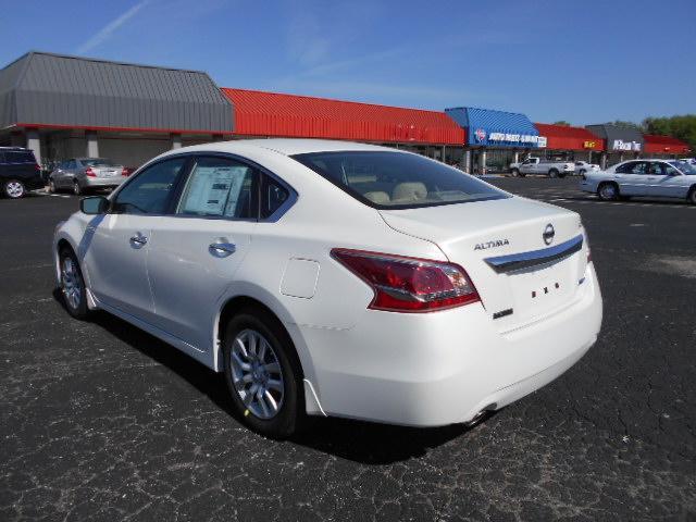 Nissan Altima 2013 photo 6