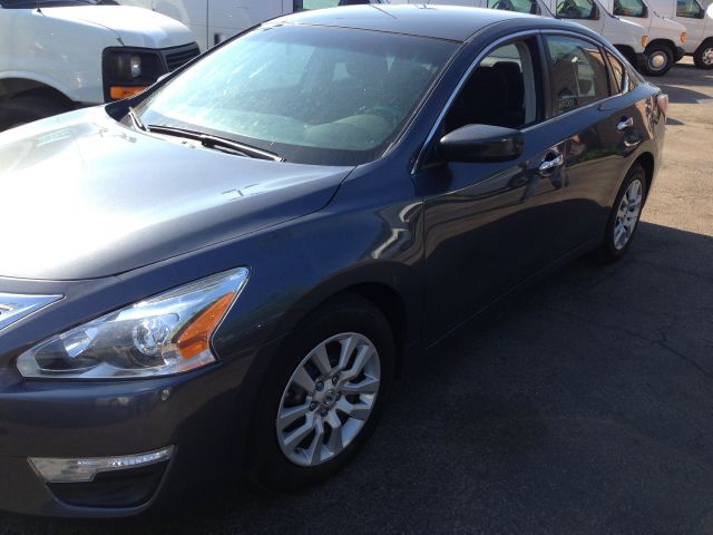 Nissan Altima 2013 photo 2