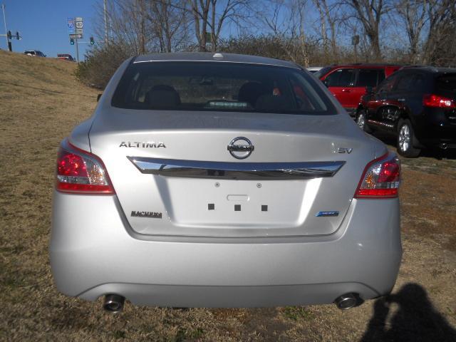 Nissan Altima Crew-short-slt-classic-6.6l Diesel-4wd-1 Owner Sedan