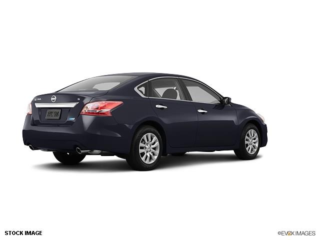 Nissan Altima 2013 photo 2