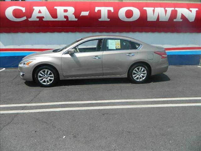 Nissan Altima 2013 photo 2