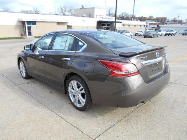 Nissan Altima 2013 photo 18