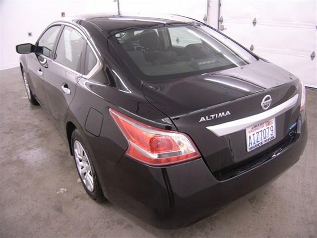 Nissan Altima 2013 photo 15