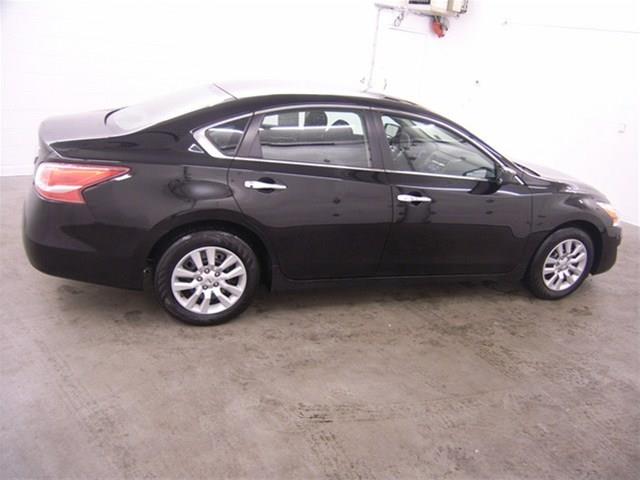 Nissan Altima 2013 photo 16