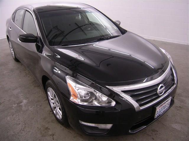 Nissan Altima 2013 photo 17