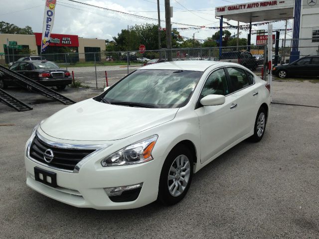 Nissan Altima 2013 photo 2