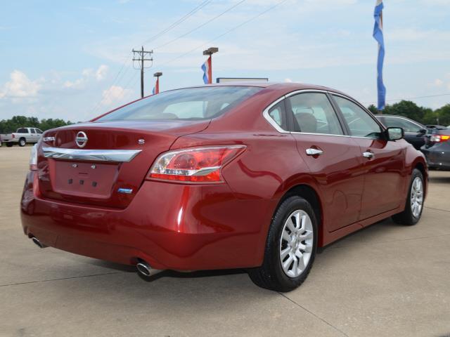 Nissan Altima 2013 photo 2