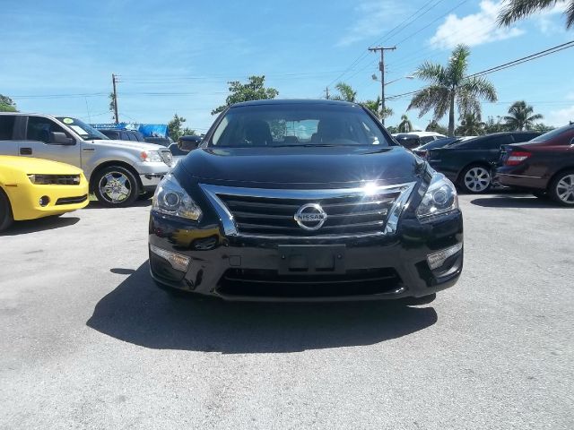 Nissan Altima 2013 photo 2