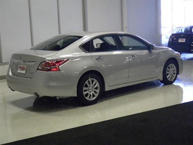 Nissan Altima 2013 photo 4