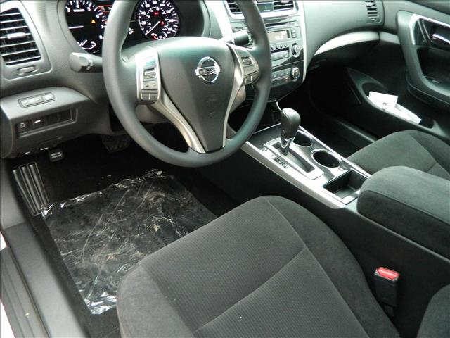 Nissan Altima 2013 photo 2