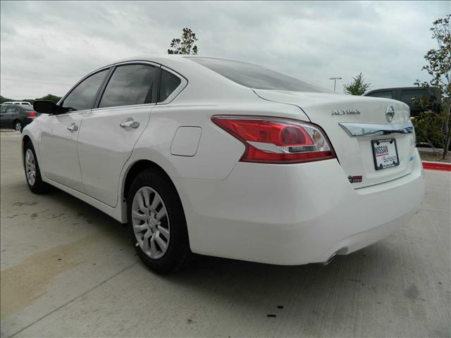 Nissan Altima 2013 photo 4