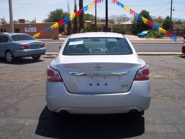 Nissan Altima 2013 photo 2