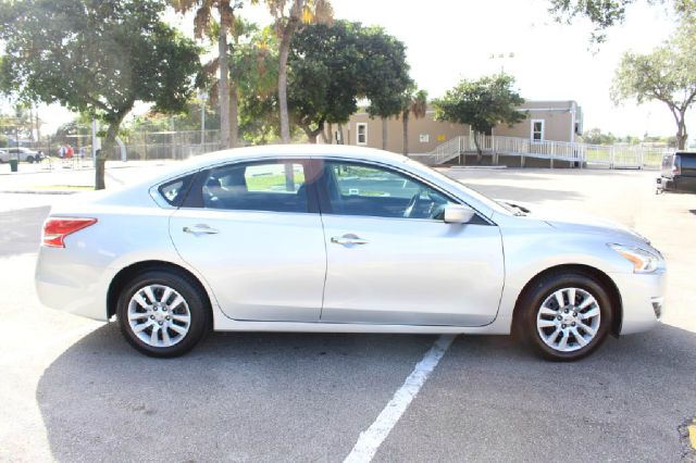 Nissan Altima 2013 photo 1