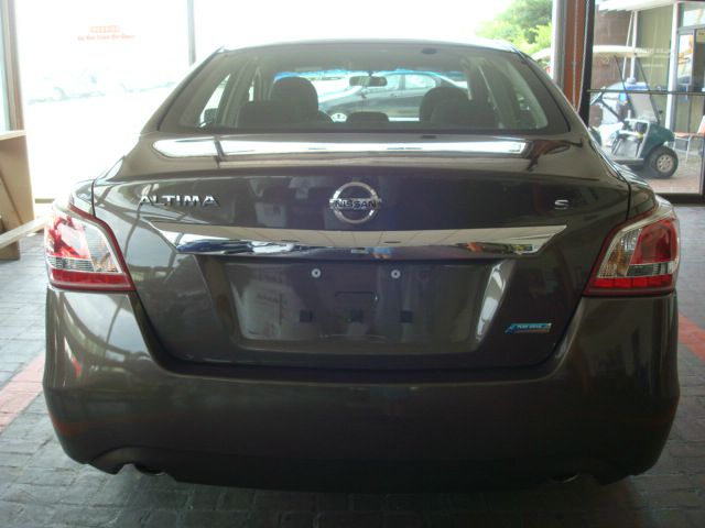 Nissan Altima Pickupslt Quad Cab SWB 4WD 4x4 Truck Sedan