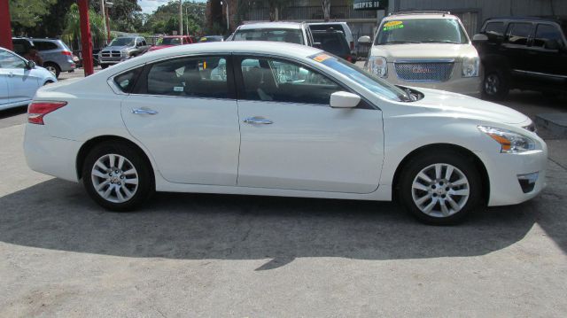 Nissan Altima Pickupslt Quad Cab SWB 4WD 4x4 Truck Sedan