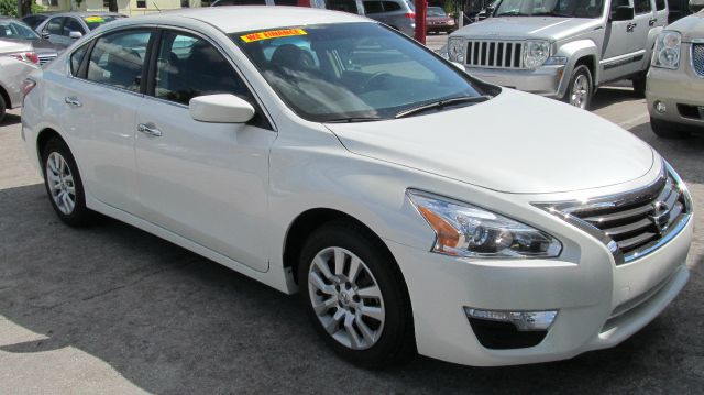 Nissan Altima 2013 photo 2