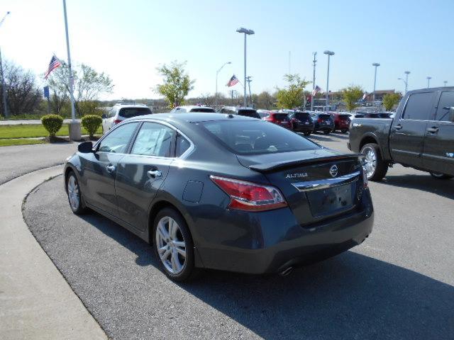 Nissan Altima 2013 photo 22