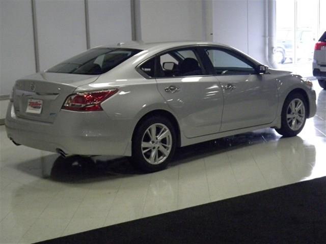 Nissan Altima 2013 photo 2