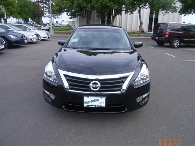 Nissan Altima 2014 photo 2