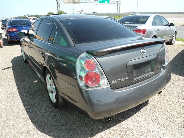 Nissan Altima Pickupslt Quad Cab SWB 4WD 4x4 Truck Sedan