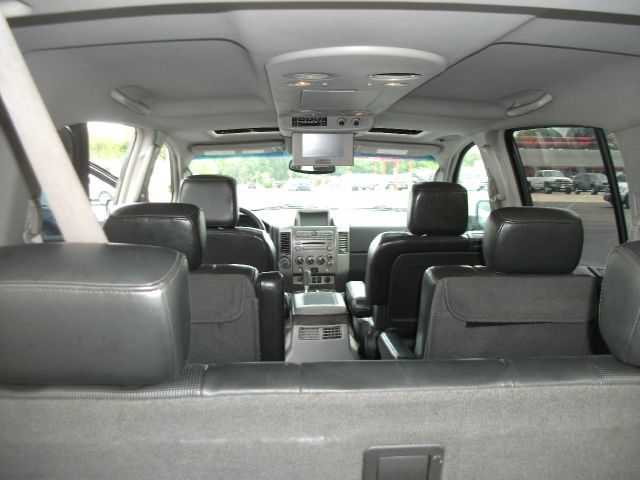 Nissan Armada 2004 photo 11