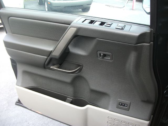 Nissan Armada 2004 photo 14