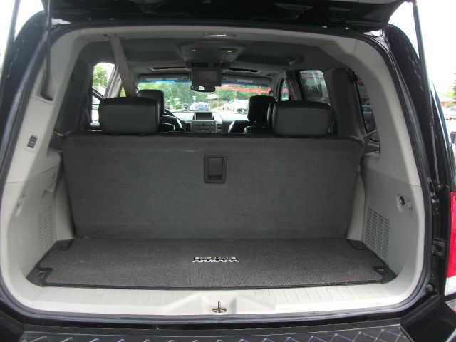 Nissan Armada 2004 photo 2