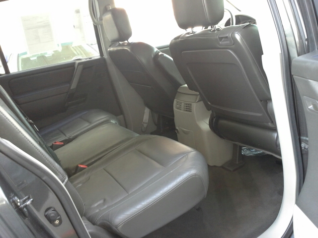 Nissan Armada 2004 photo 2