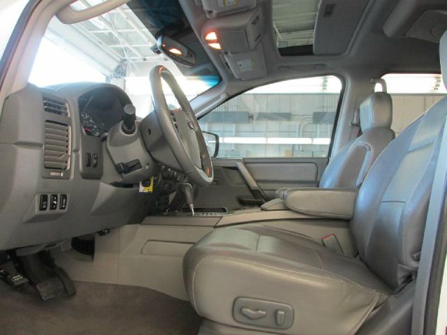 Nissan Armada 2004 photo 2