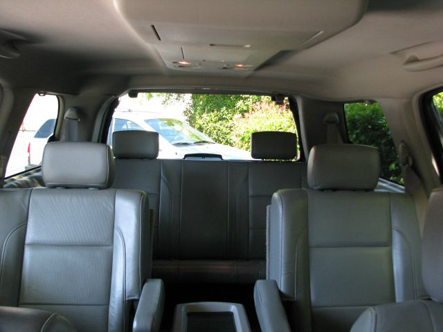 Nissan Armada 2004 photo 2