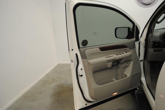 Nissan Armada 2010 photo 25