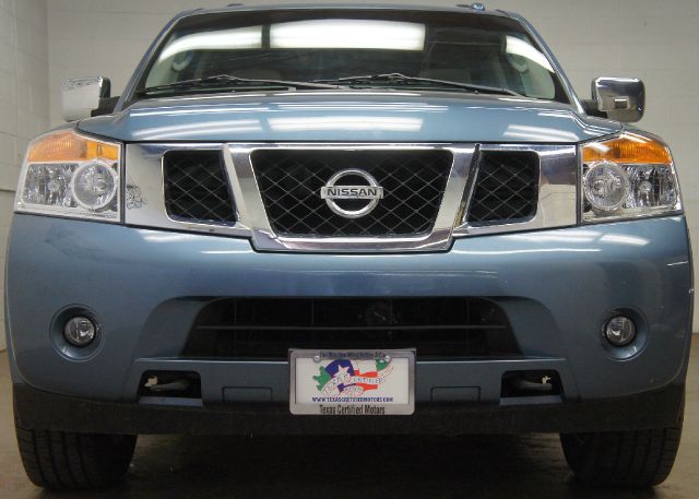 Nissan Armada 2010 photo 2