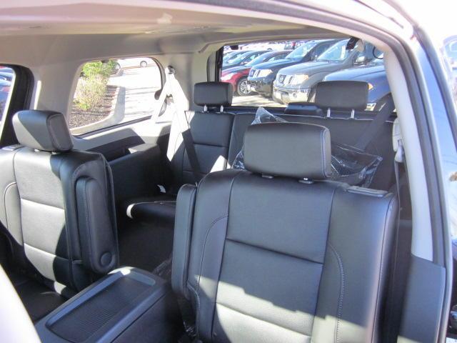 Nissan Armada 2011 photo 2