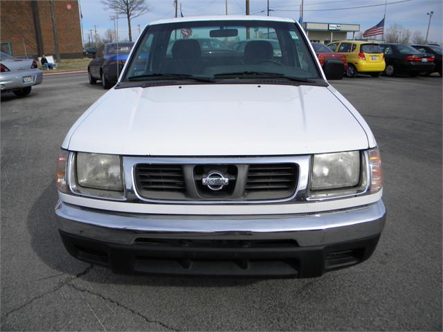 Nissan Frontier 1998 photo 1