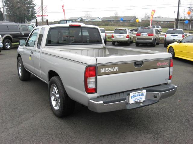 Nissan Frontier 1998 photo 2