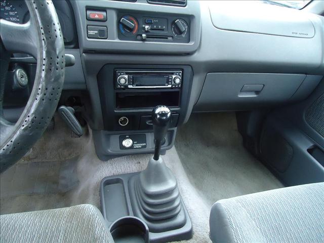 Nissan Frontier 1998 photo 5