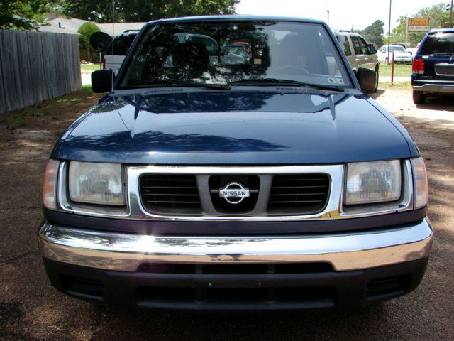 Nissan Frontier 2000 photo 3