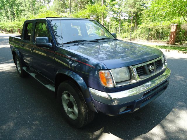 Nissan Frontier 2000 photo 1