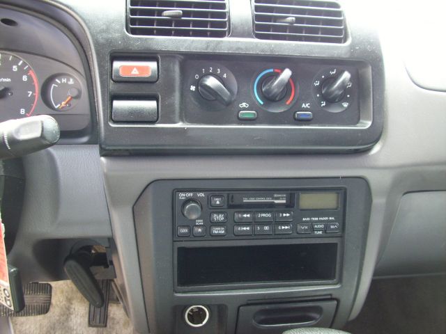 Nissan Frontier 2000 photo 3