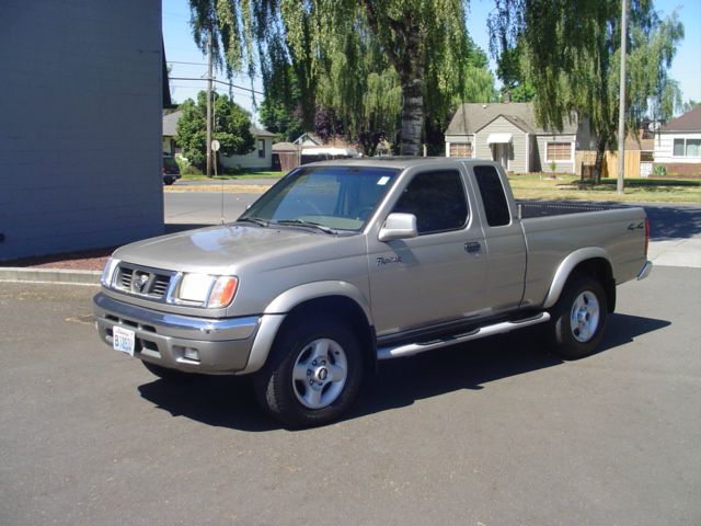 Nissan Frontier 2000 photo 3