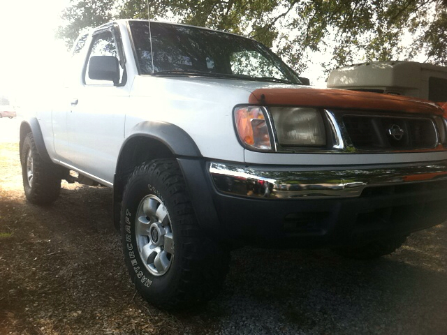 Nissan Frontier XL Long Bed Crew Cab ~ 5.4L Gas Pickup Truck