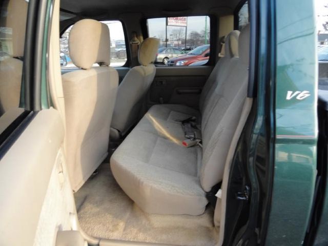 Nissan Frontier 2000 photo 2