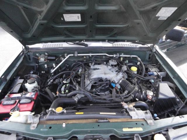 Nissan Frontier 2000 photo 8