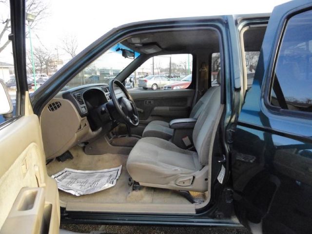 Nissan Frontier 2000 photo 9