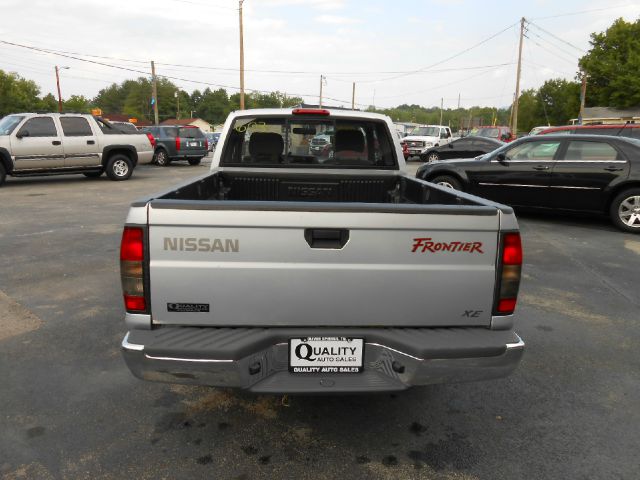 Nissan Frontier 2000 photo 1