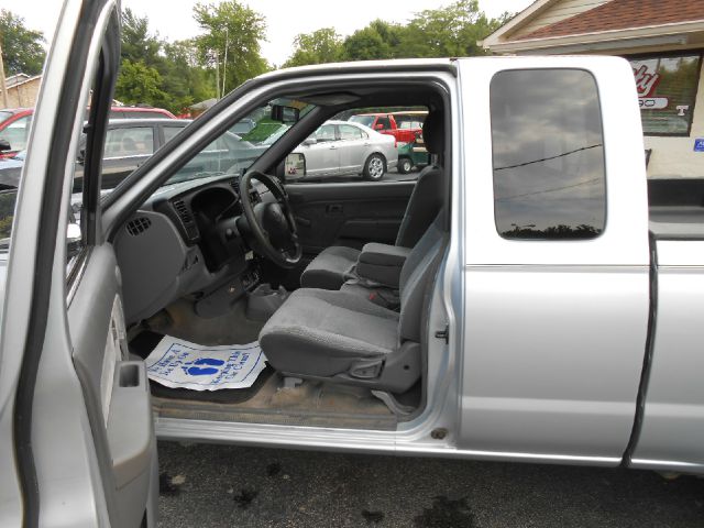 Nissan Frontier 2000 photo 2