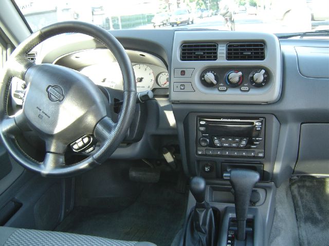 Nissan Frontier 2001 photo 2