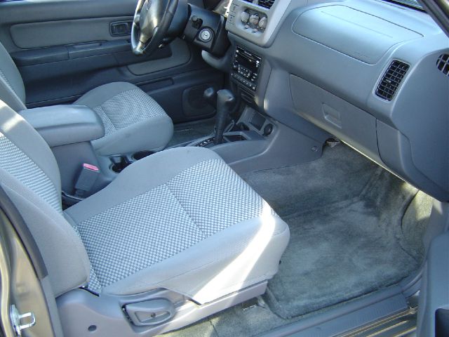 Nissan Frontier 2001 photo 3