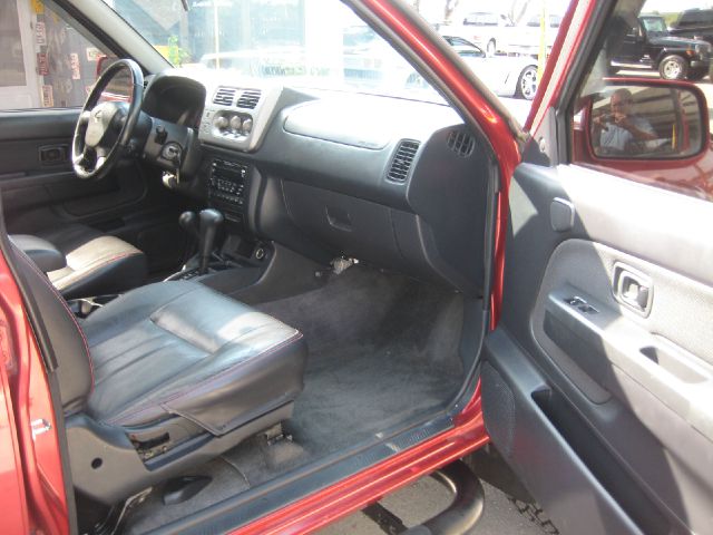 Nissan Frontier 2001 photo 2